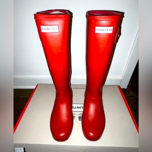Hunter Knee Boots in Military Red